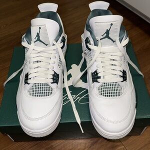Jordan 4 retro just like new